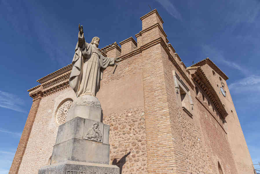 Zaragoza - Cervera de la Cañada 06 - iglesia de Santa Tecla.jpg
